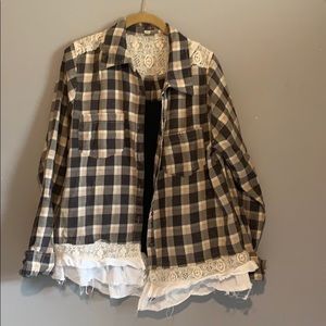 BKE Buckle gimmicks XL shirt super cute